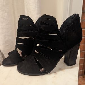 Cut out ankle bootie heel
